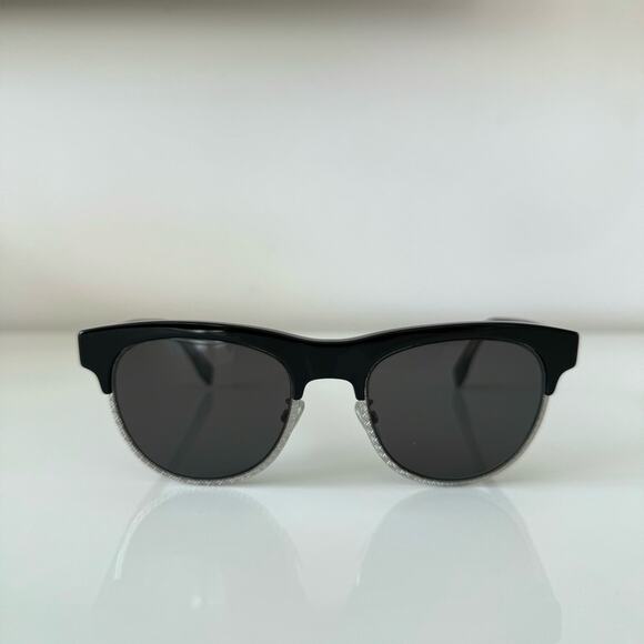 NEW!!! Fendi FE40105U 01A women sunglasses Authentic - Picture 1 of 7